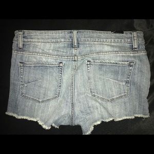 ARITIZIA TALULA JEAN SHORTS 28
